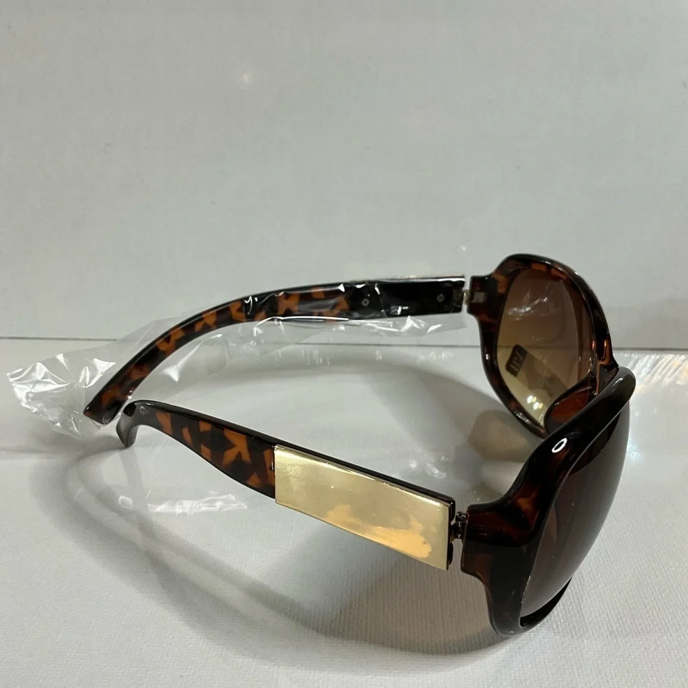Chic Tortoise Shell Sunglasses